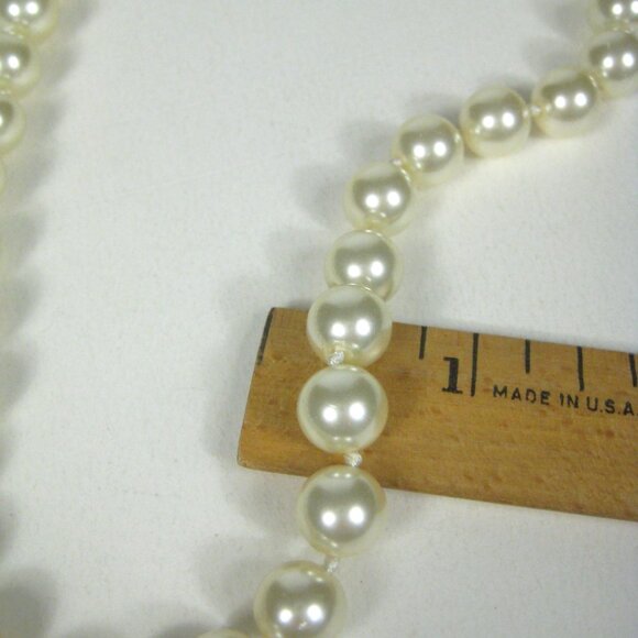 Vintage Imitation Pearl Necklace Ornate Gold Tone Clasp 18 inch - Picture 2 of 9